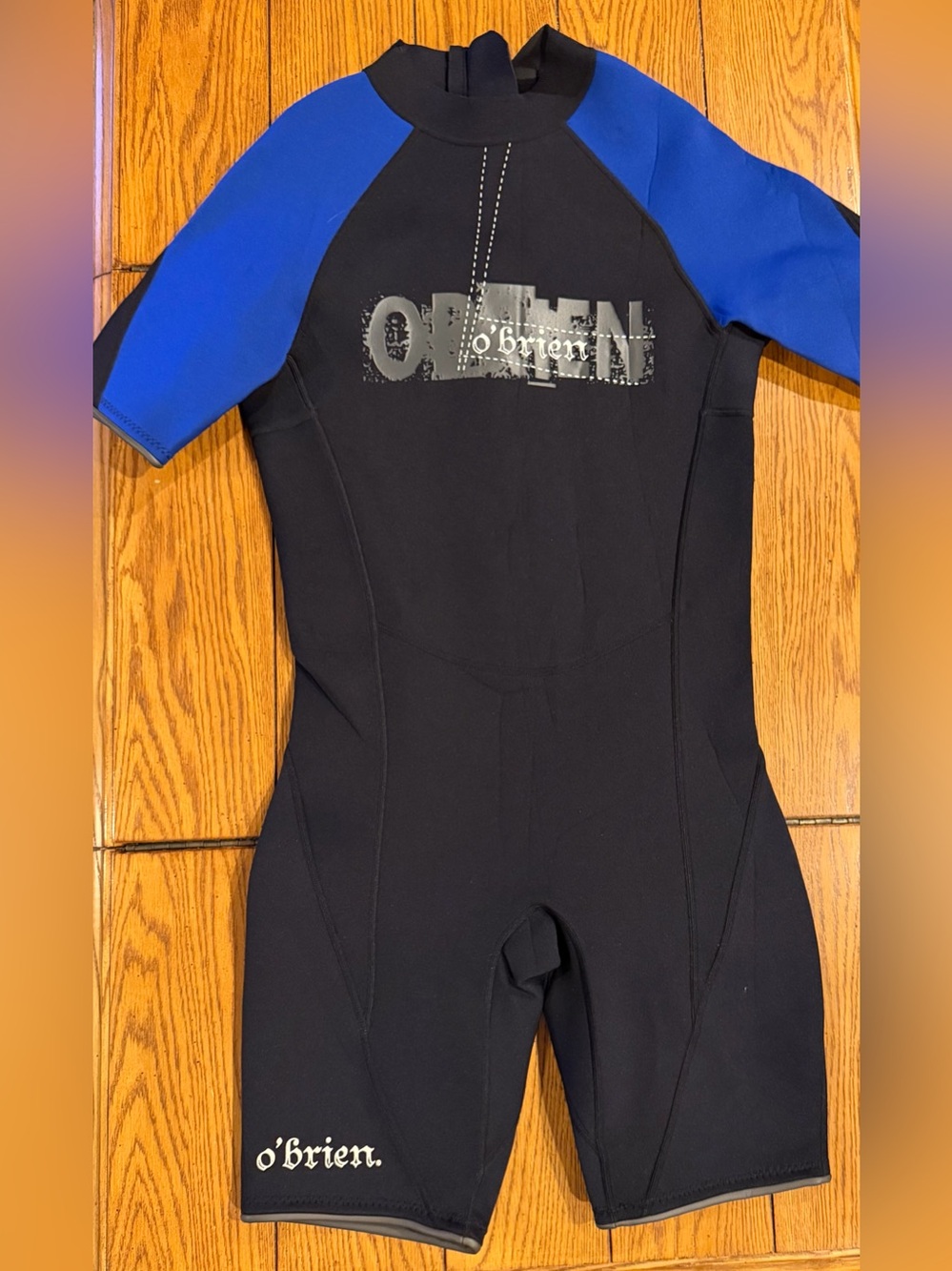 O’Brien Men’s Black/royal blue wetsuit, size large, short sleeve/short style